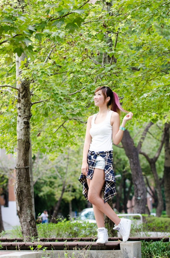 黄毛小哥大战巨乳人妻